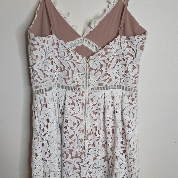 Olivaceous Elegant White Lace Maxi Dress Size MEDIUM - Picture 5 of 9